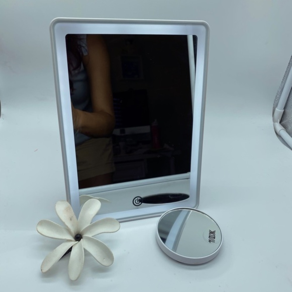 Vanity light mirror